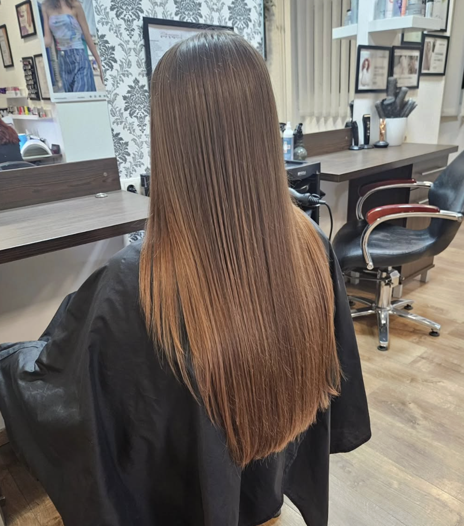 ✂️ Az egészséges haj titka nem csak a samponban rejlik — a rendszeres hajvágás életet lehel a tincseidbe! 💇‍♀️✨